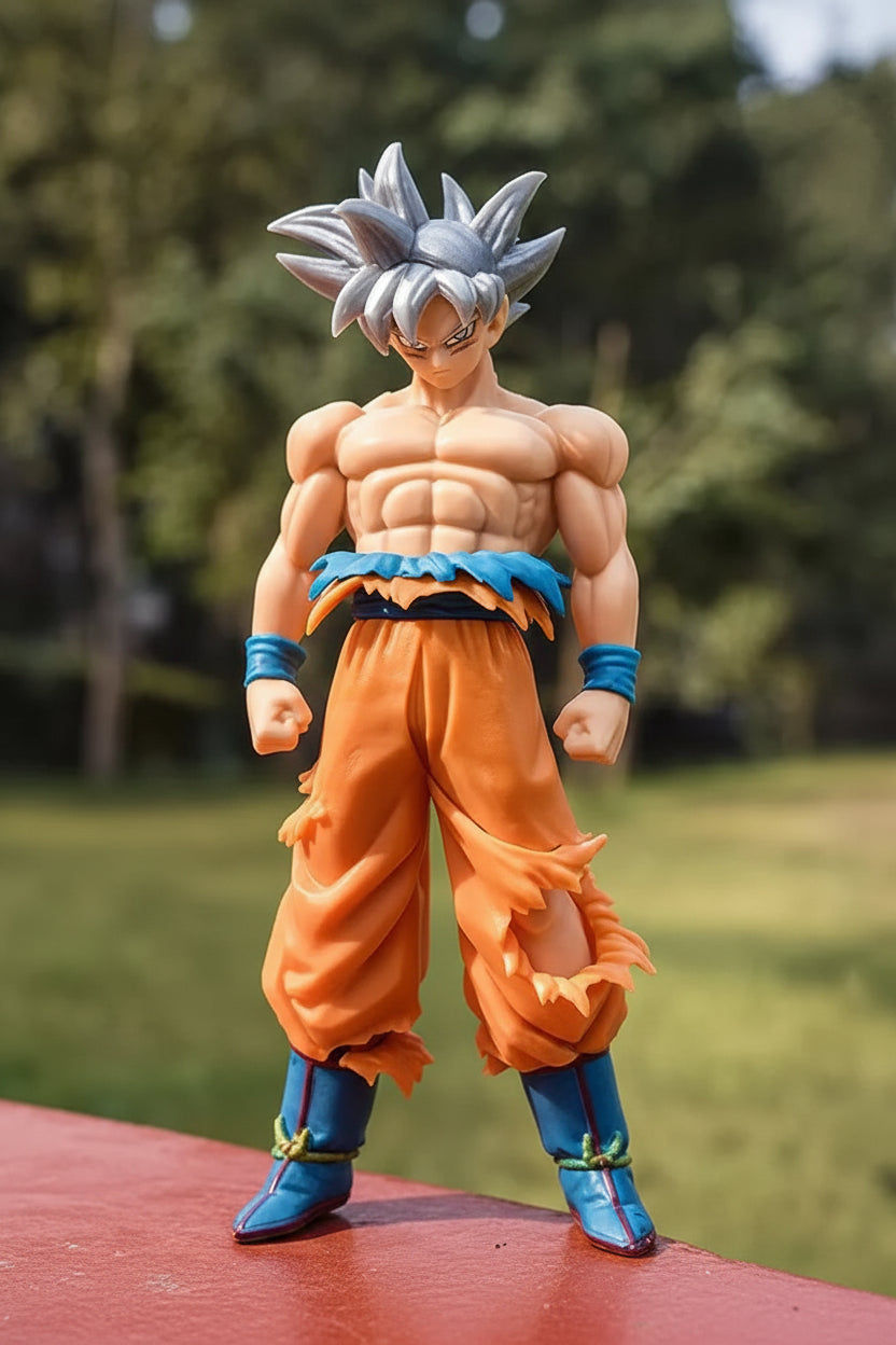 Goku Ultra Instinct 20CM